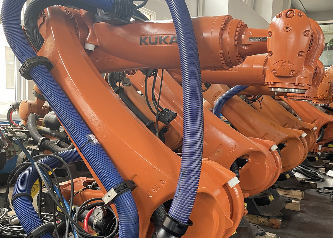 Precise KUKA KR210 R2900 Industrial Robot 210 Kg Payload And 2900mm Reach For Cutting Loading And Material Handling
