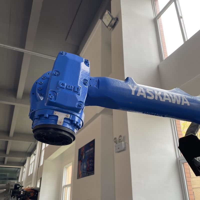 PC Programming Used YASKAWA Robots With 50 Kg Payload Capacity Material Handling , Plasma Cutting