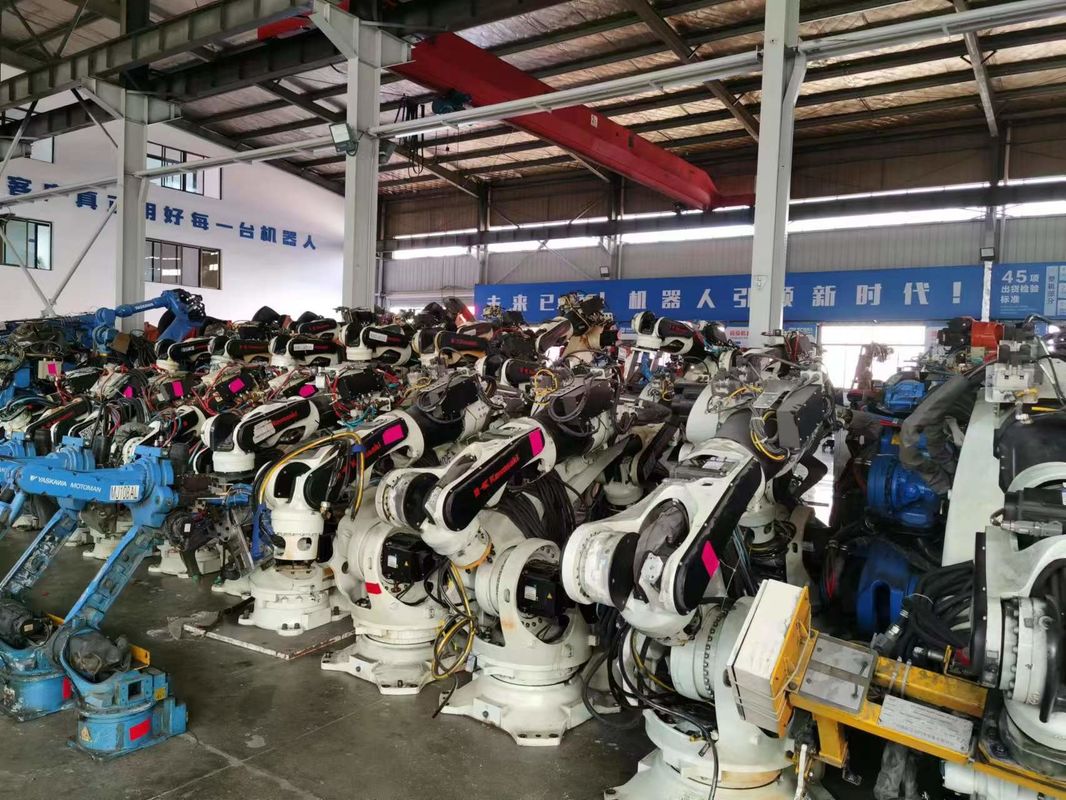 2650mm Reach And Repeatability ±0.2mm Automatic Spot Welding Machine Yaskawa ES200D For Industrial Welding / Palletizing