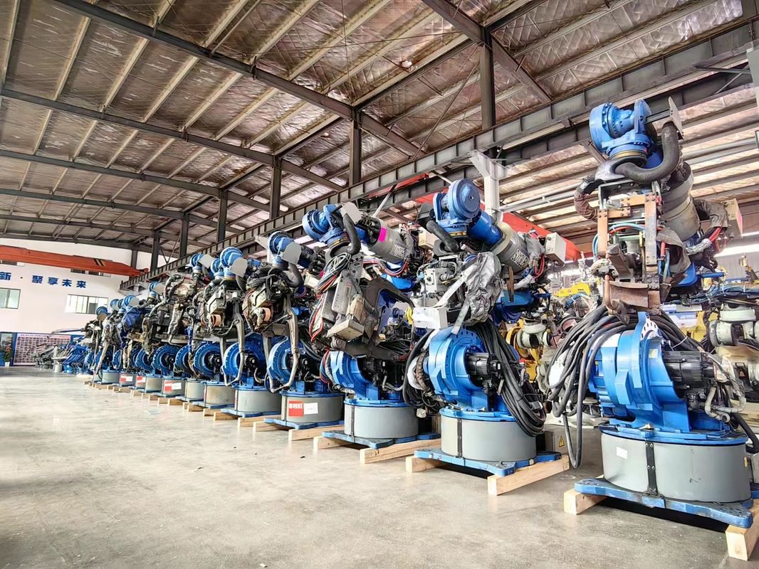 Fast and Accurate ES200D Automatic Battery Spot Welding Machine Yaskawa ES200D Robot for Welding, Handling, and Palletizing