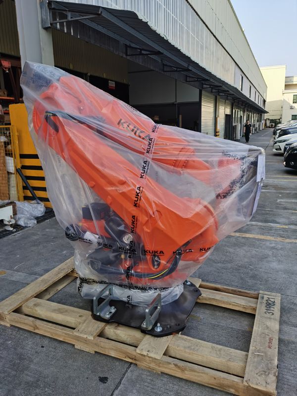 NEW KUKA KR210 R2700, KRC4 , 210kg load ,Reach 2700mm, Palletising , Assembly , Loading and unloading of parts,Education